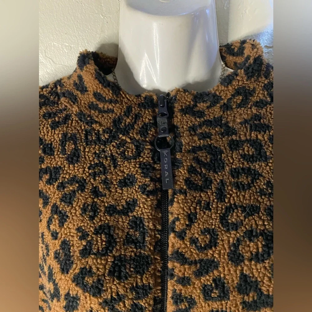 NWT KORAL MONTANA SHERPA FAUX FUR BOMBER JACKET CHEETAH BLACK AND BROWN - Picture 10 of 15